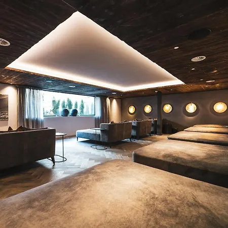 Готель Wellness Alpenhof 4*